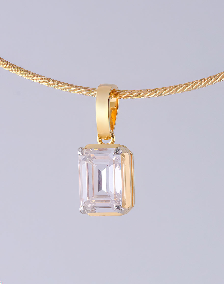Solis Avoir Emerald Solitaire Pendant