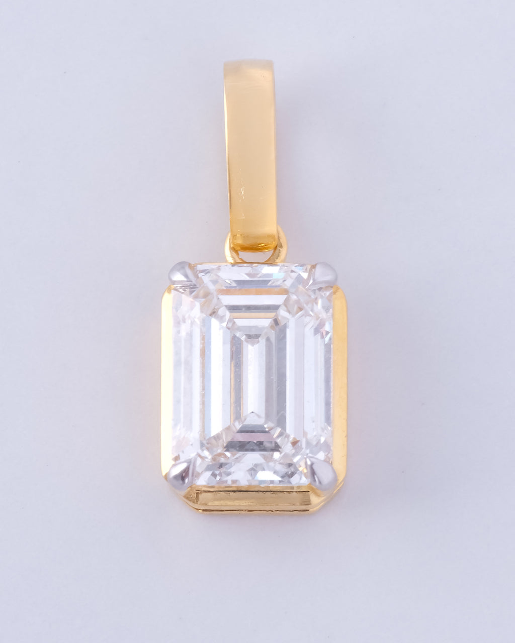 Solis Avoir Emerald Solitaire Pendant