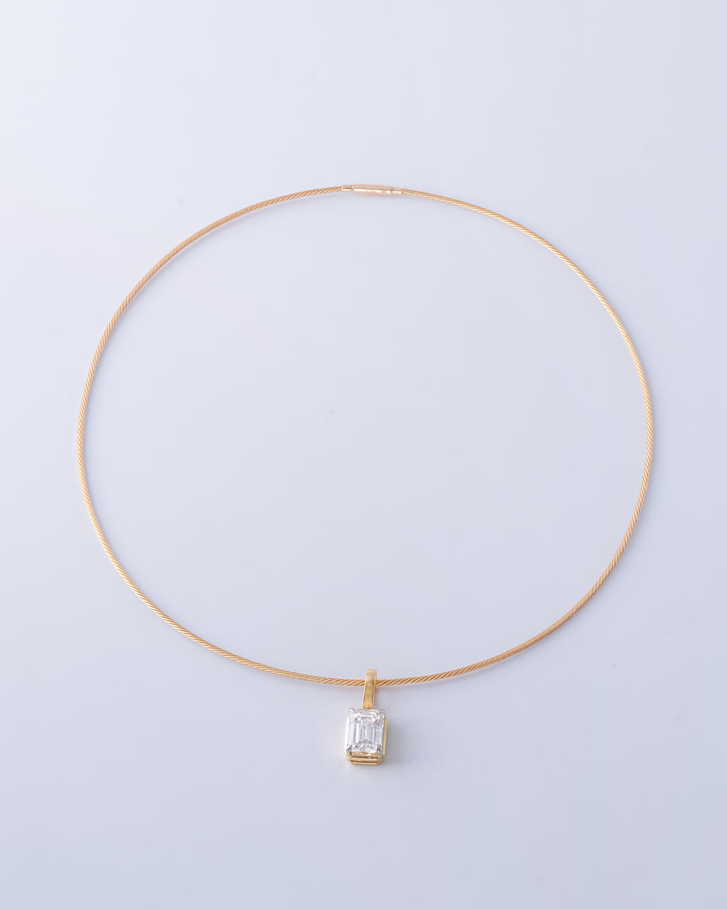 Solis Avoir Oval Solitaire Pendant