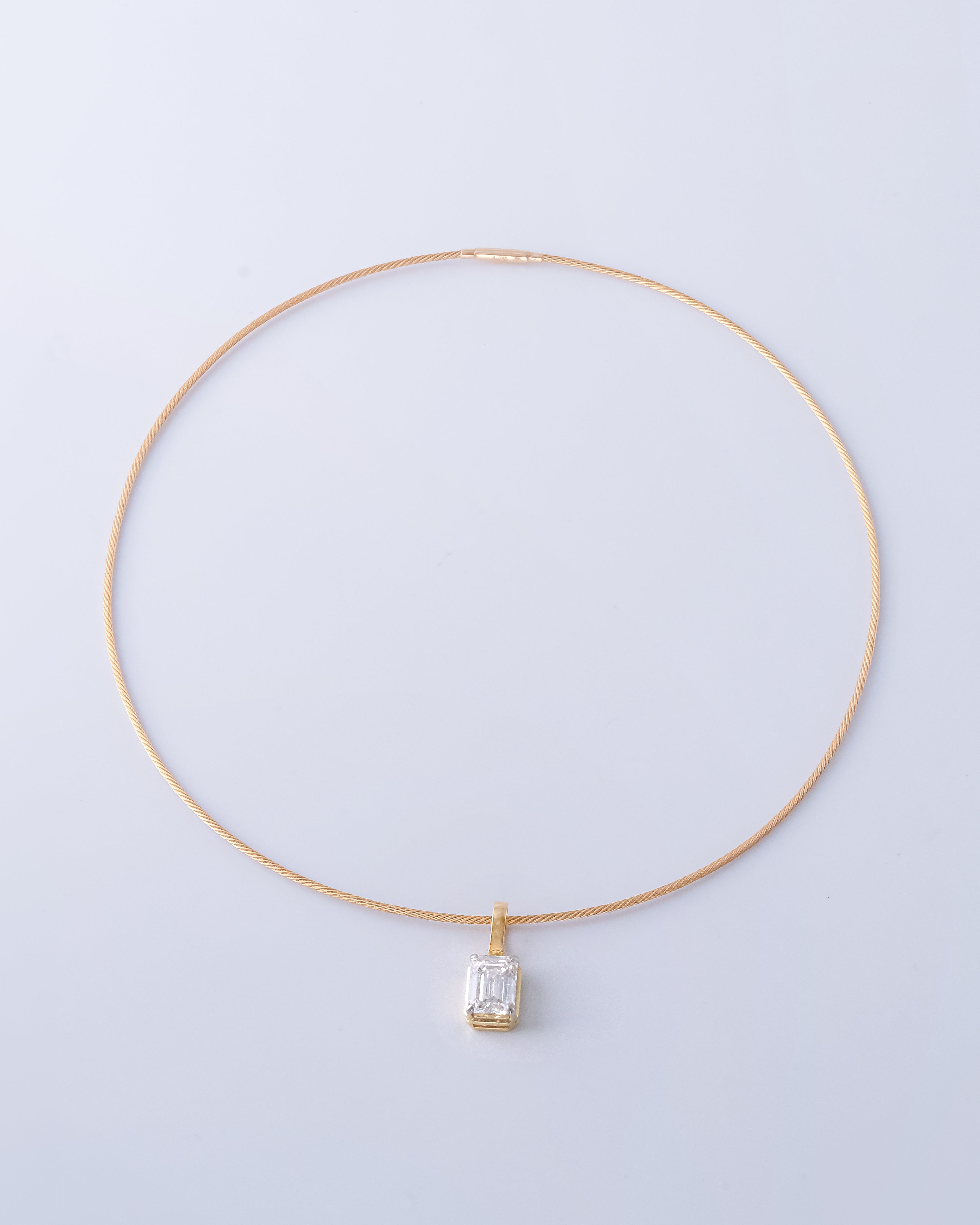 Solis Avoir Oval Solitaire Pendant