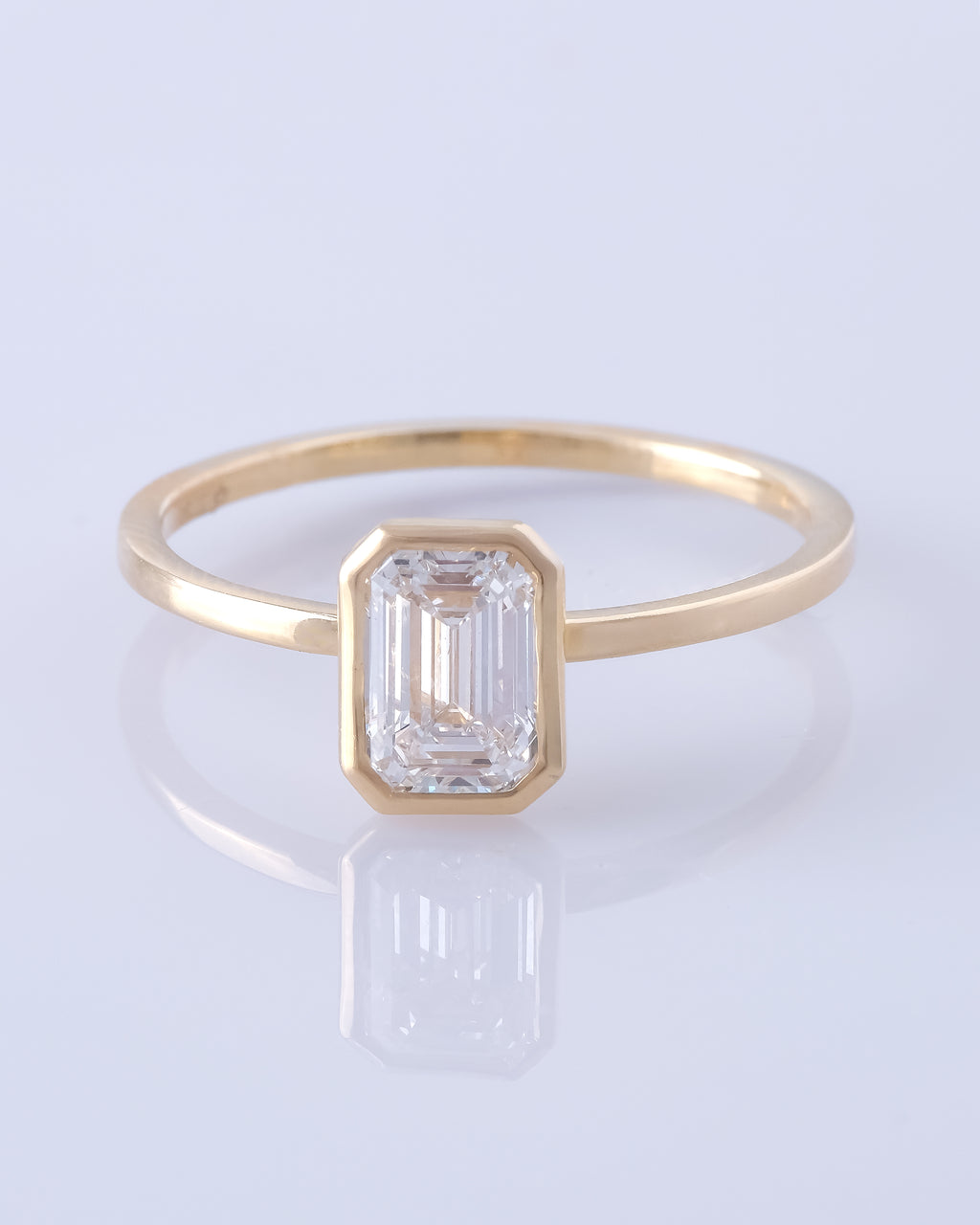 Alisson – Emerald Bezel Solitaire