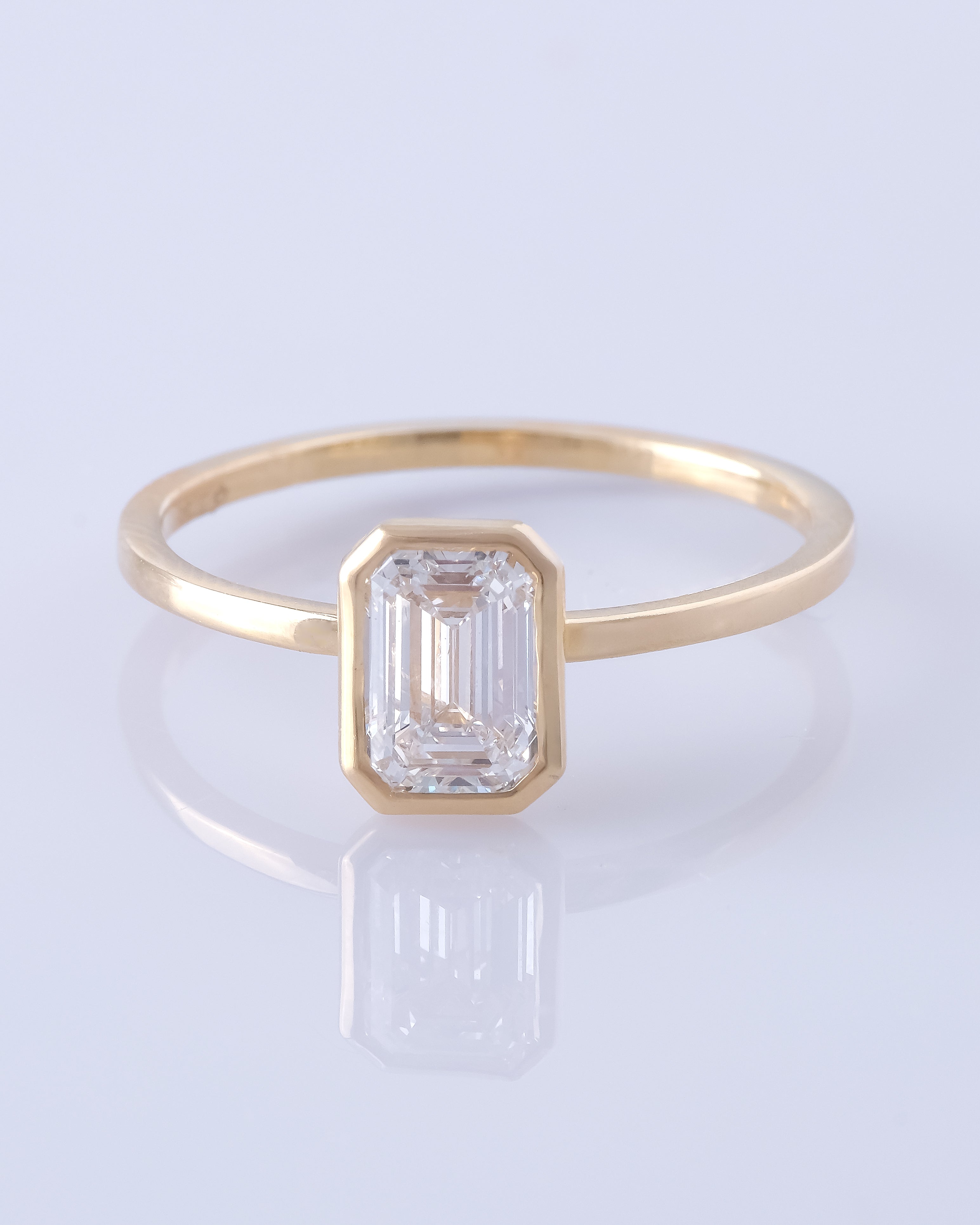 Alisson – Emerald Bezel Solitaire
