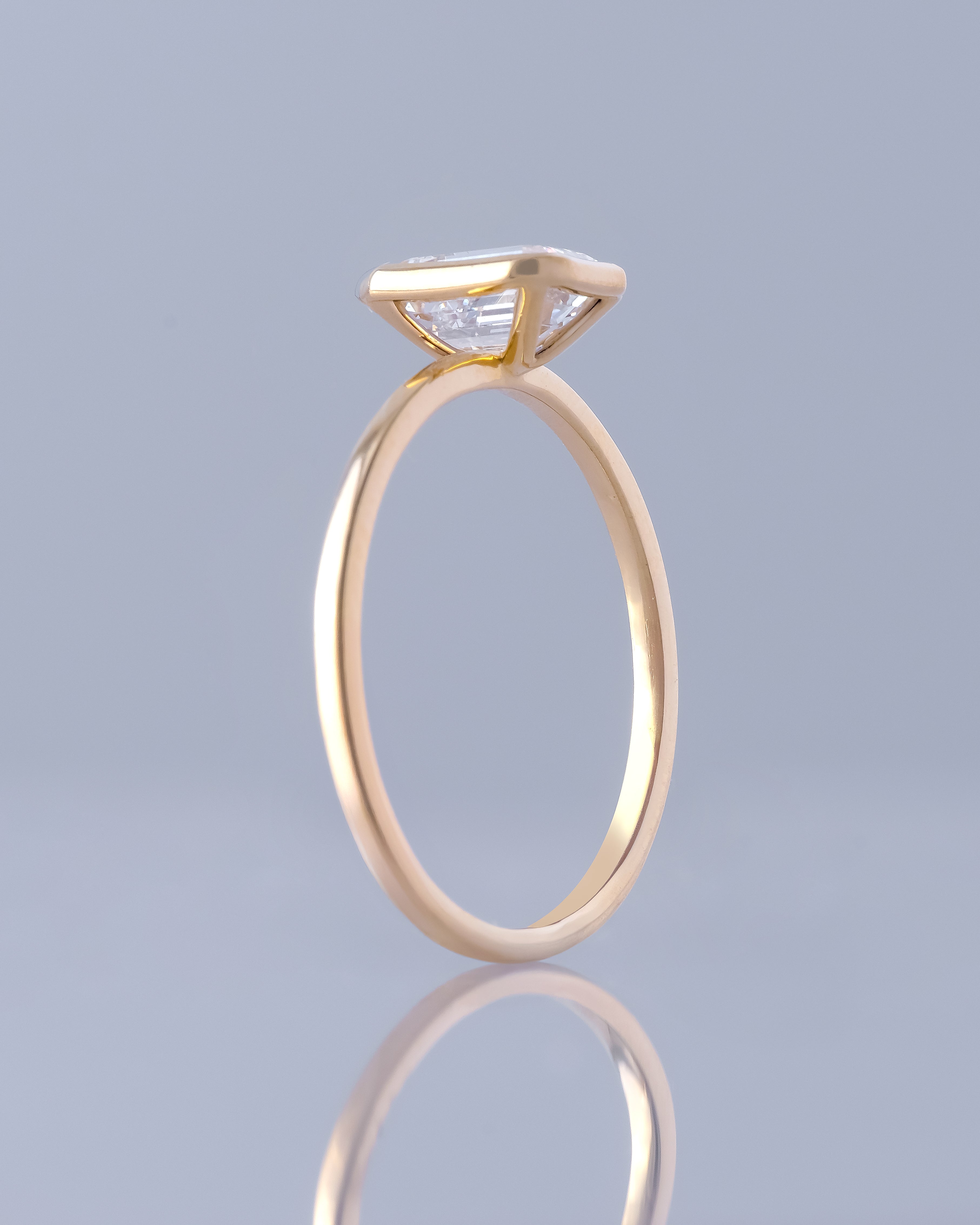 Alisson – Emerald Bezel Solitaire