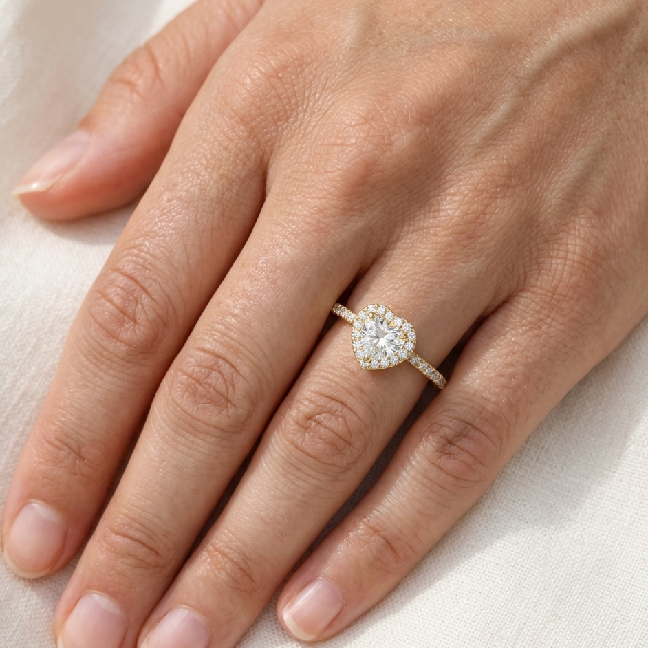 Cornelia - Heart Halo with Pavé Band Setting