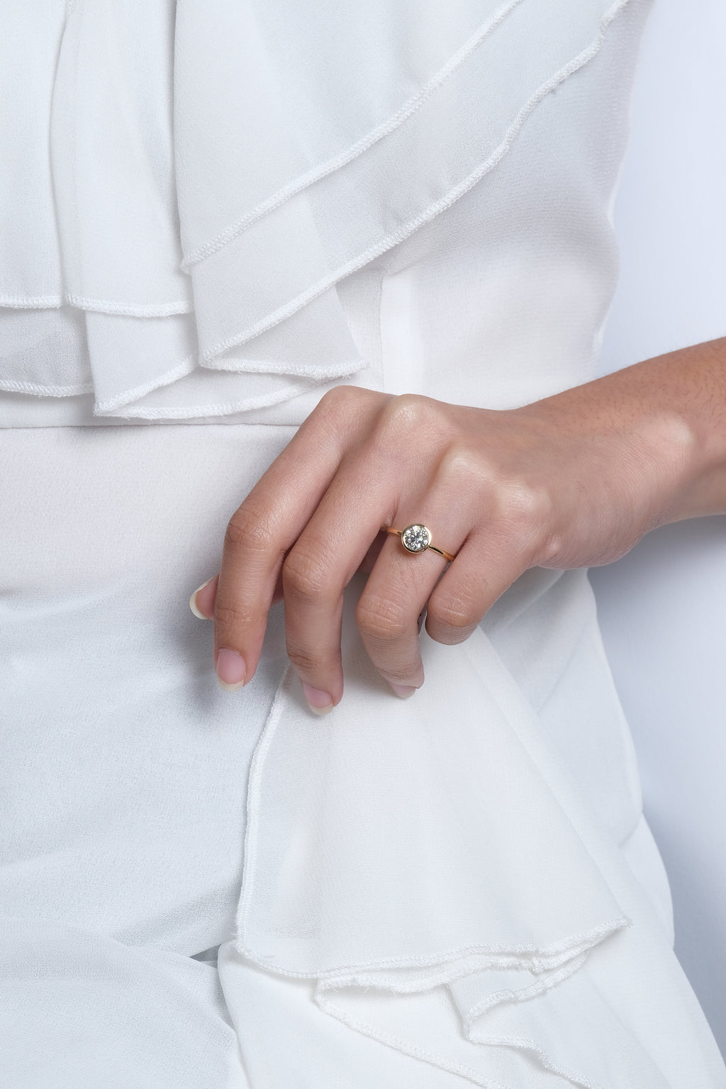 Chiara – Round Bezel Solitaire