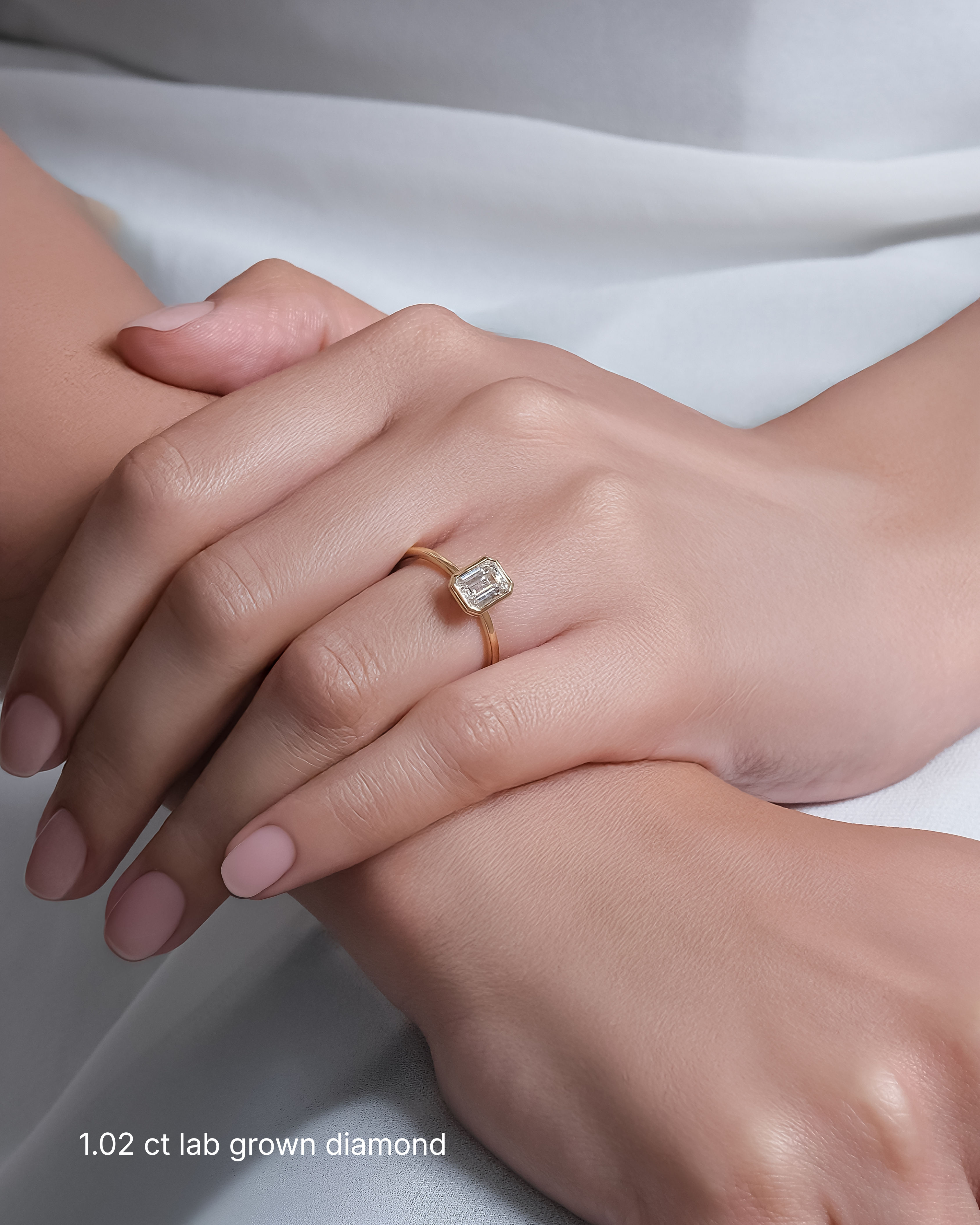 Alisson – Emerald Bezel Solitaire